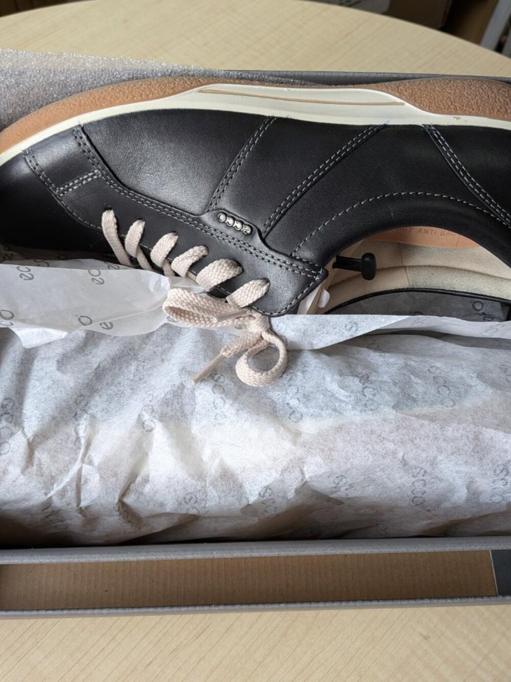 NIB Ecco Women's Leather Sneakers Size 41 - Picture 4 of 4